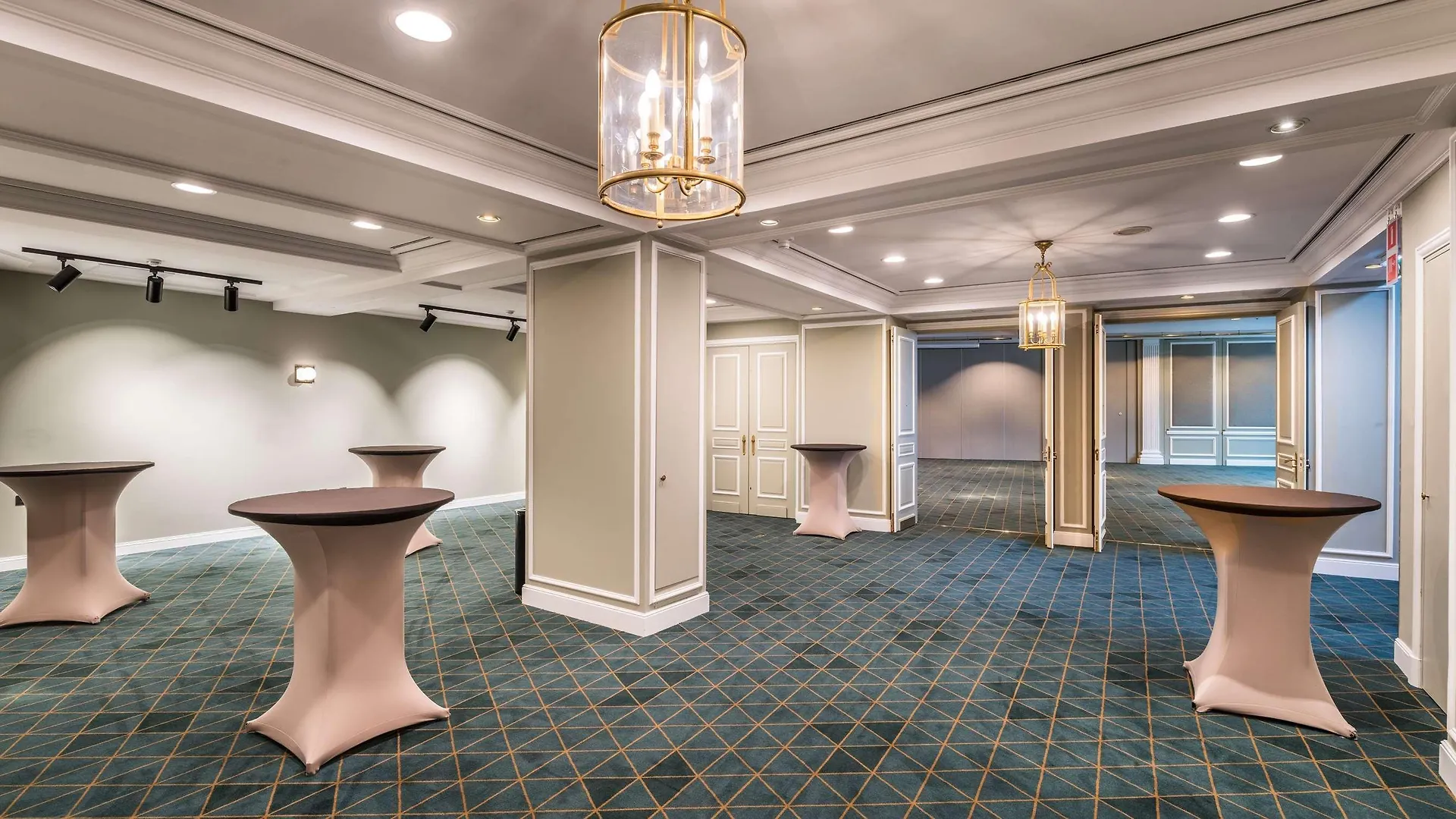 **** Hotell Hilton Brussels Grand Place Belgien