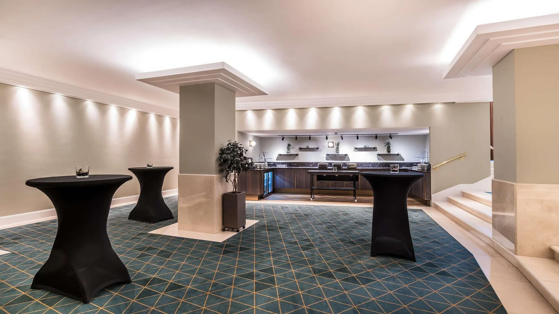 Hilton Brussels Grand Place 4*,