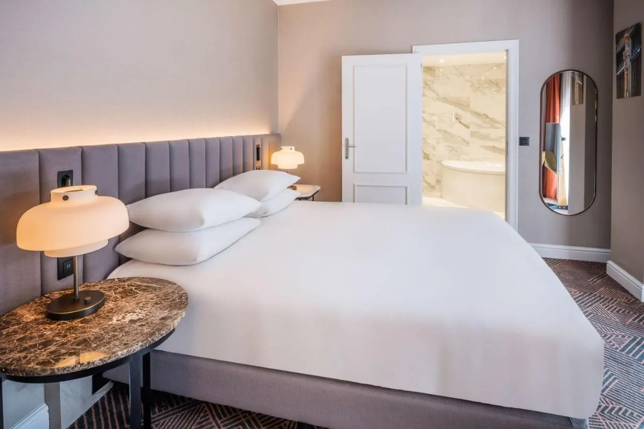 Hilton Brussels Grand Place 4*,  Bélgica